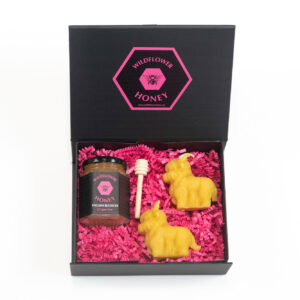 English blossom honey & highland cow candles gift set